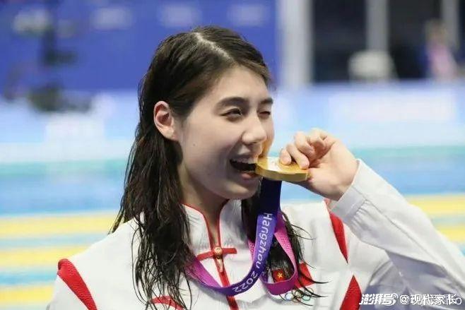 游泳冠军与教练结婚_游泳教练冠军结婚视频_游泳教练老婆